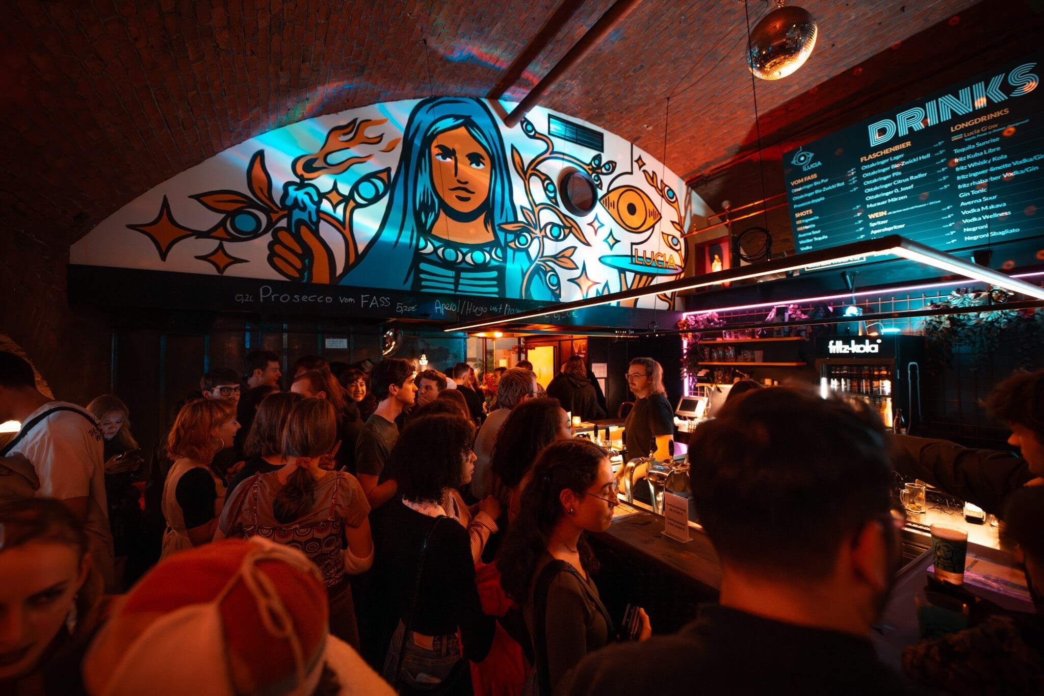 Licht an für Club Lucia – Ansicht 1